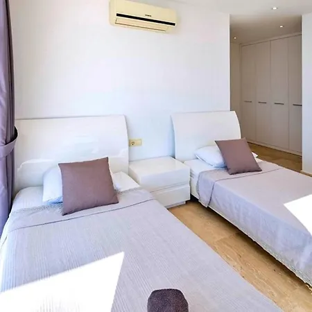 Villa 6 Bedroom Luxury Close To The *