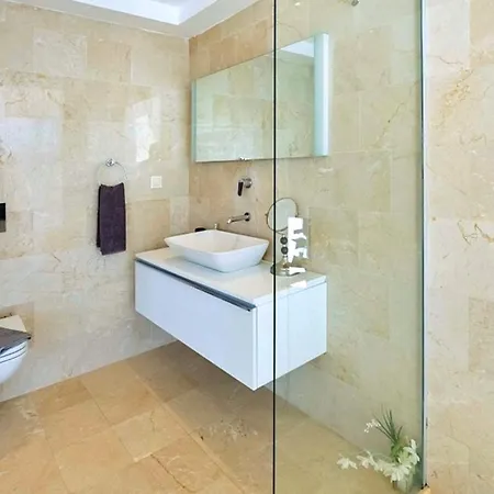 6 Bedroom Luxury Close To The Kalkan