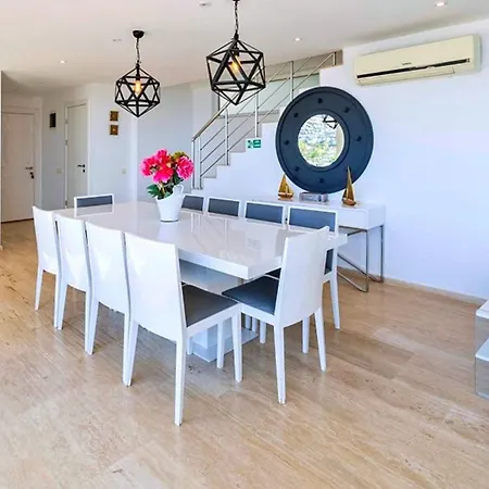 6 Bedroom Luxury Close To The Villa *