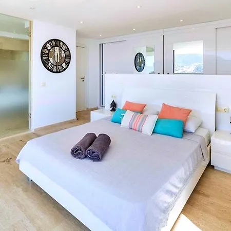 Villa 6 Bedroom Luxury Close To The Kalkan