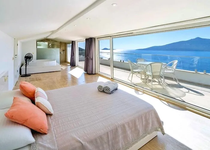 Villa 6 Bedroom Luxury Close To The