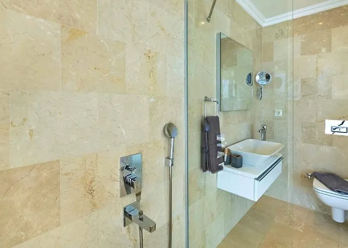 6 Bedroom Luxury Close To The Kalkan