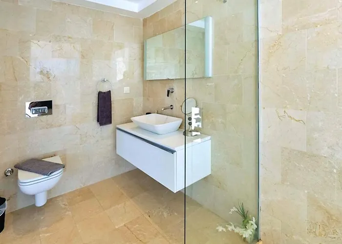 6 Bedroom Luxury Close To The Kalkan