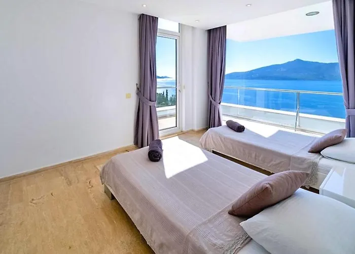 Villa 6 Bedroom Luxury Close To The