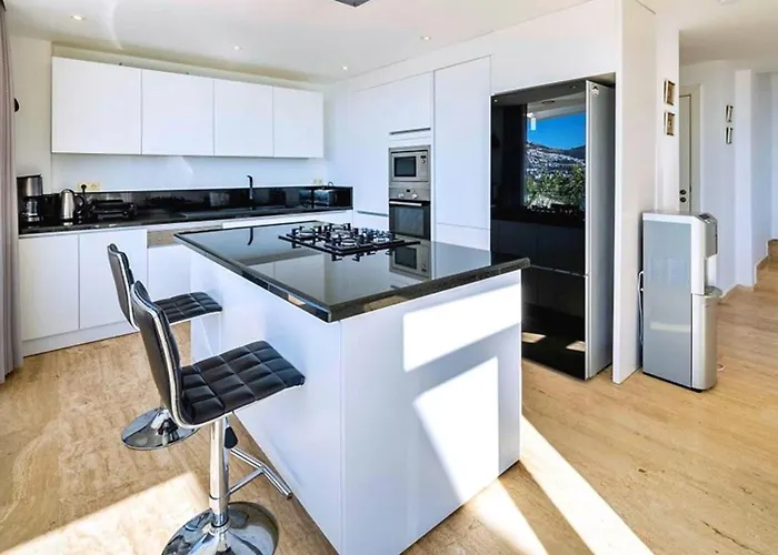 6 Bedroom Luxury Close To The *