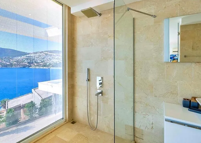 Villa 6 Bedroom Luxury Close To The