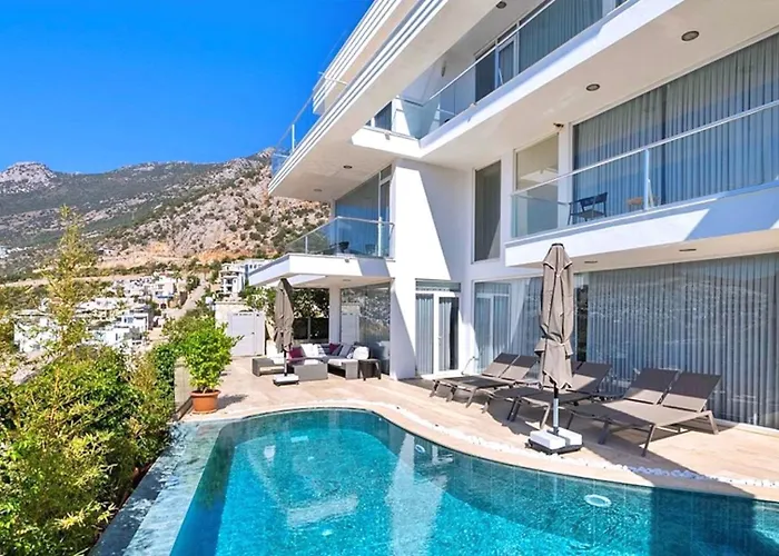 6 Bedroom Luxury Close To The Villa