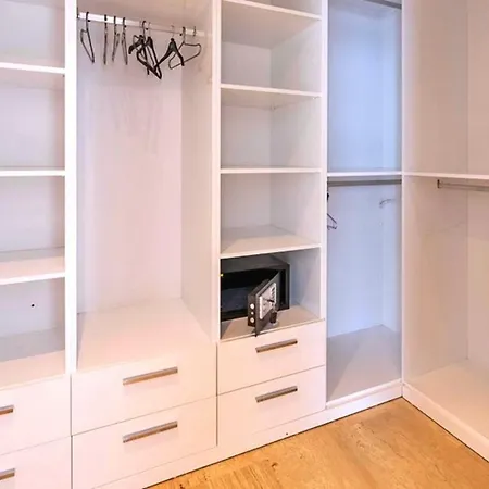 Villa 6 Bedroom Luxury Close To The *