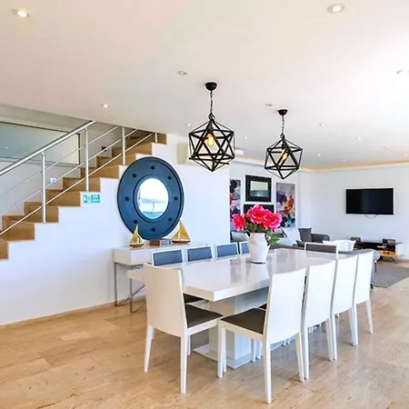 6 Bedroom Luxury Close To The Villa *