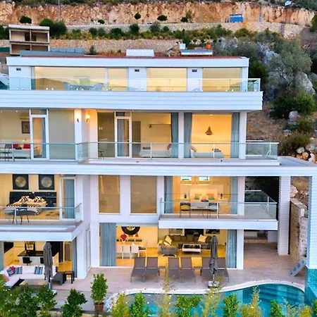 6 Bedroom Luxury Close To The Villa