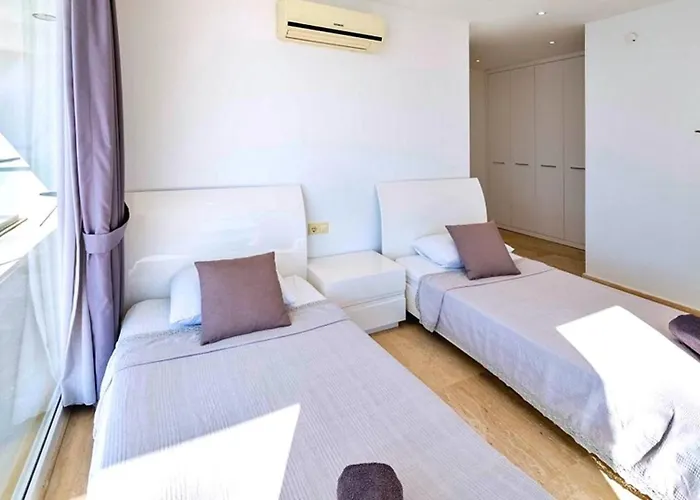 Vila 6 Bedroom Luxury Close To The *