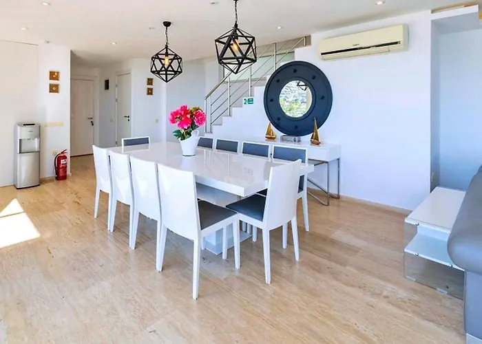 6 Bedroom Luxury Close To The Vila *