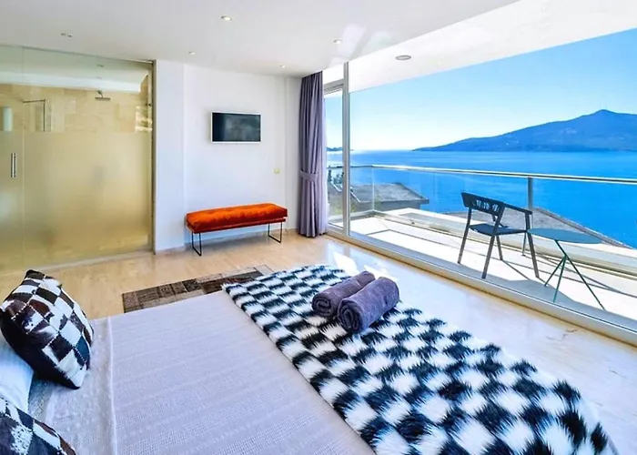 6 Bedroom Luxury Close To The Vila Kalkan