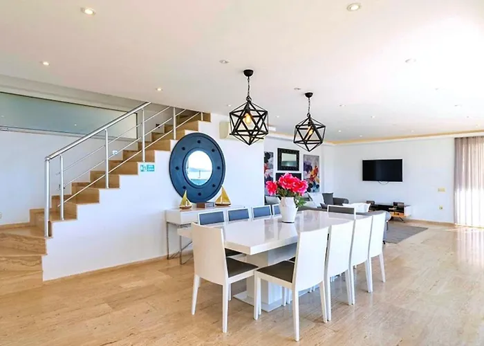 6 Bedroom Luxury Close To The Vila *