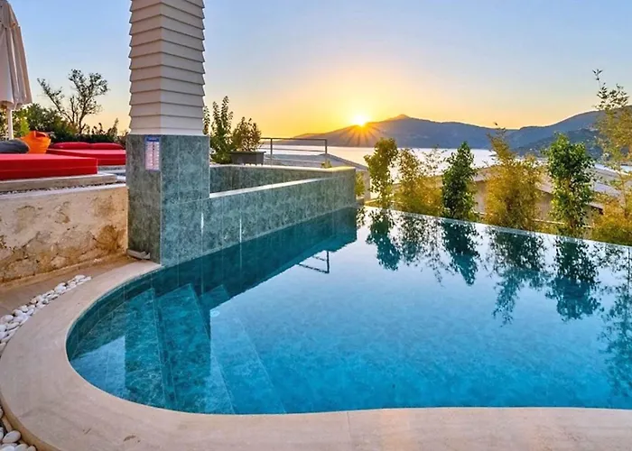 6 Bedroom Luxury Close To The Kalkan