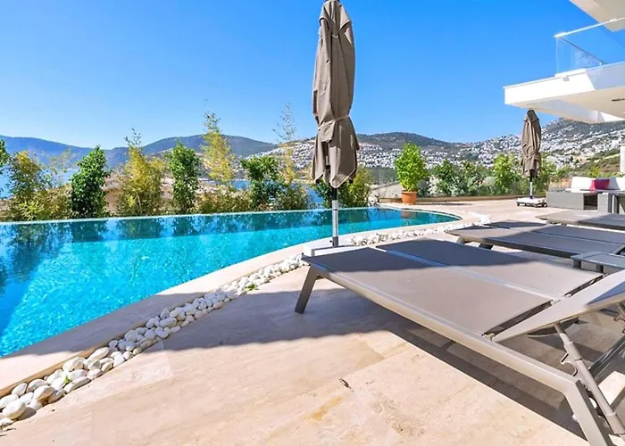 6 Bedroom Luxury Close To The Vila *