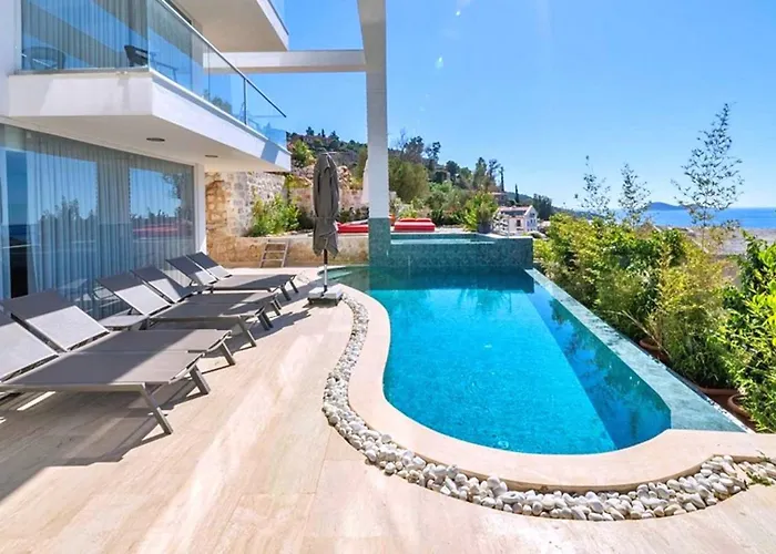 6 Bedroom Luxury Close To The Vila Kalkan