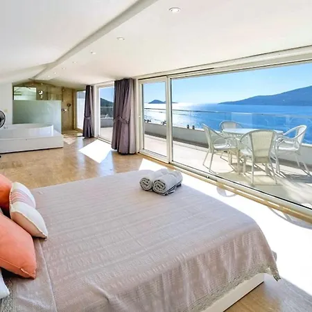 Villa 6 Bedroom Luxury Close To The