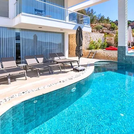 6 Bedroom Luxury Close To The Villa *